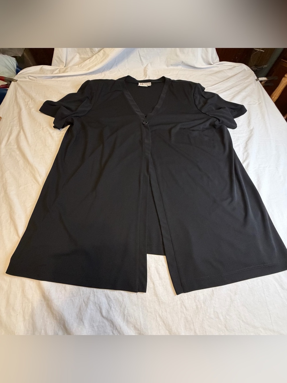 S. L. Fashions Women’s Black V-Neck Short Sleeve Cardigan Top Size 22W Polyester